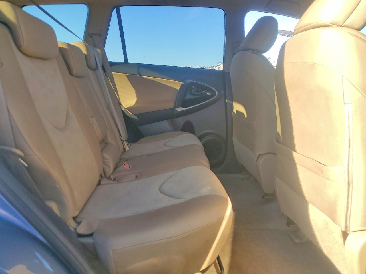 2010 TOYOTA RAV4 photo 11