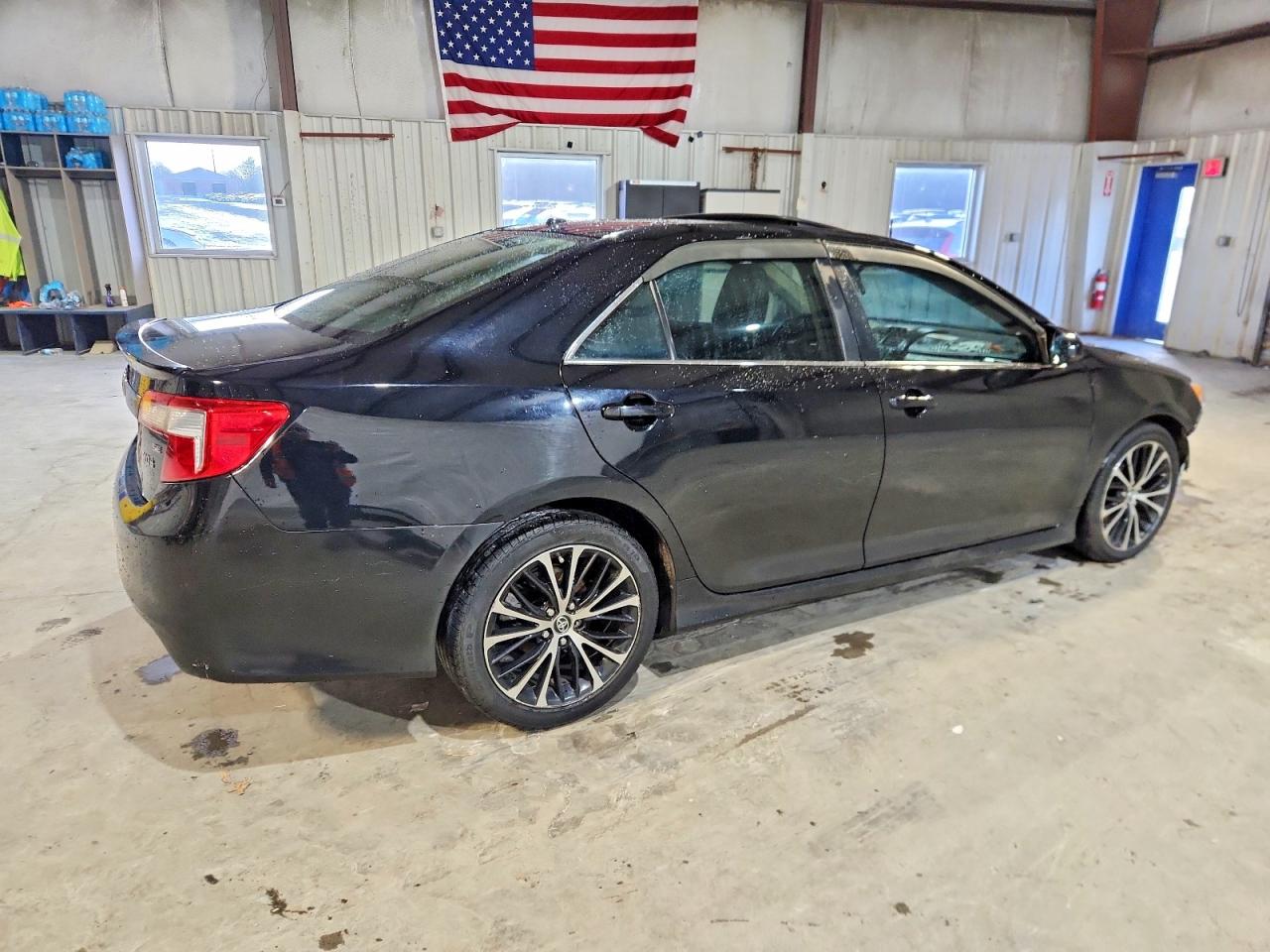 2012 TOYOTA CAMRY SE photo 3