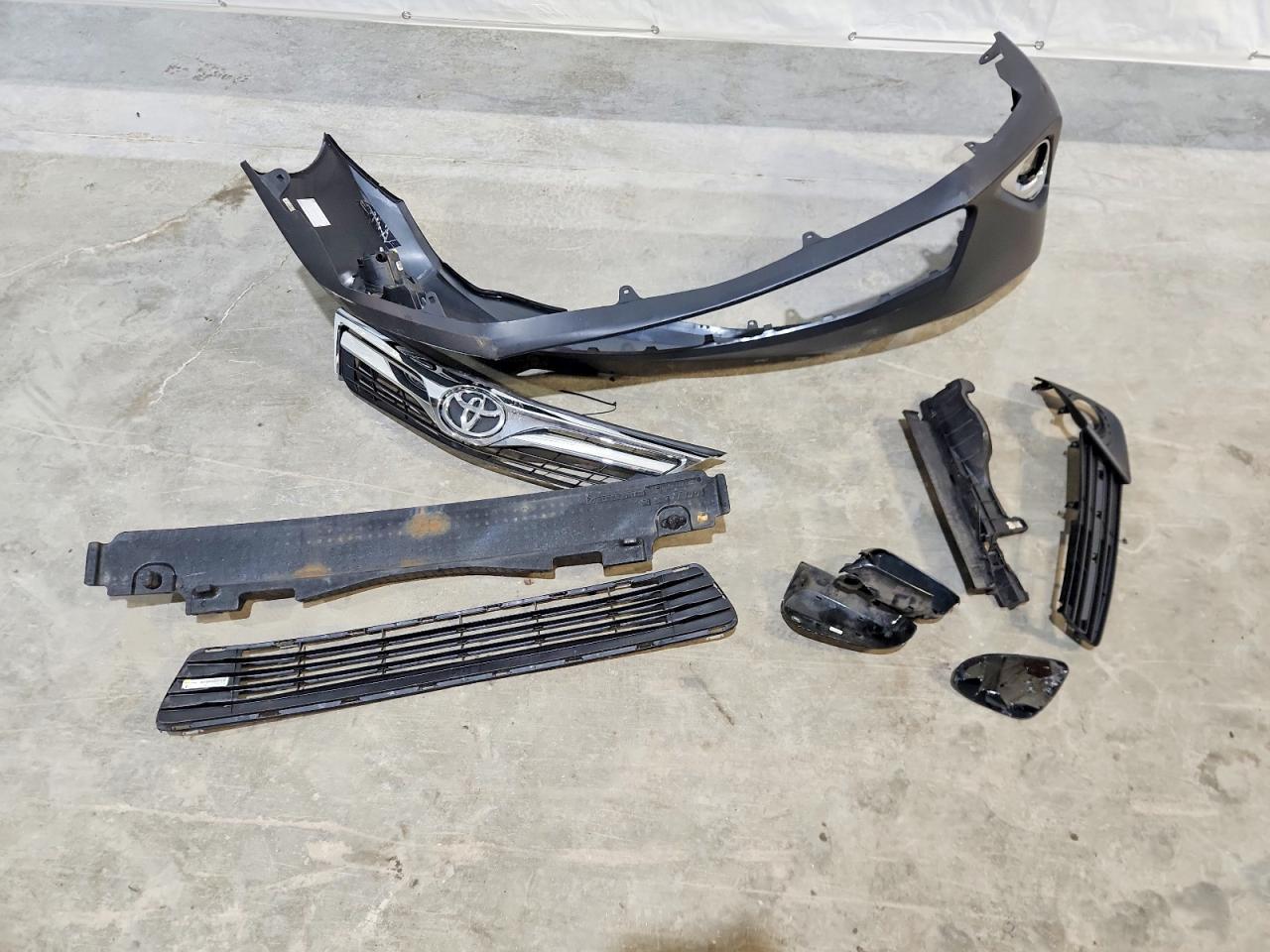 2012 TOYOTA CAMRY SE photo 12