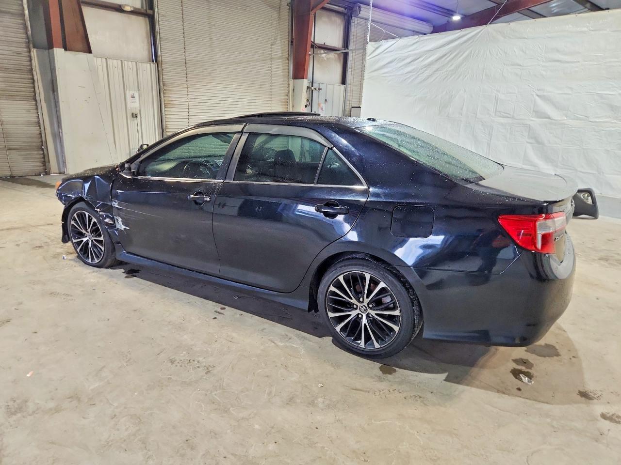 2012 TOYOTA CAMRY SE photo 2