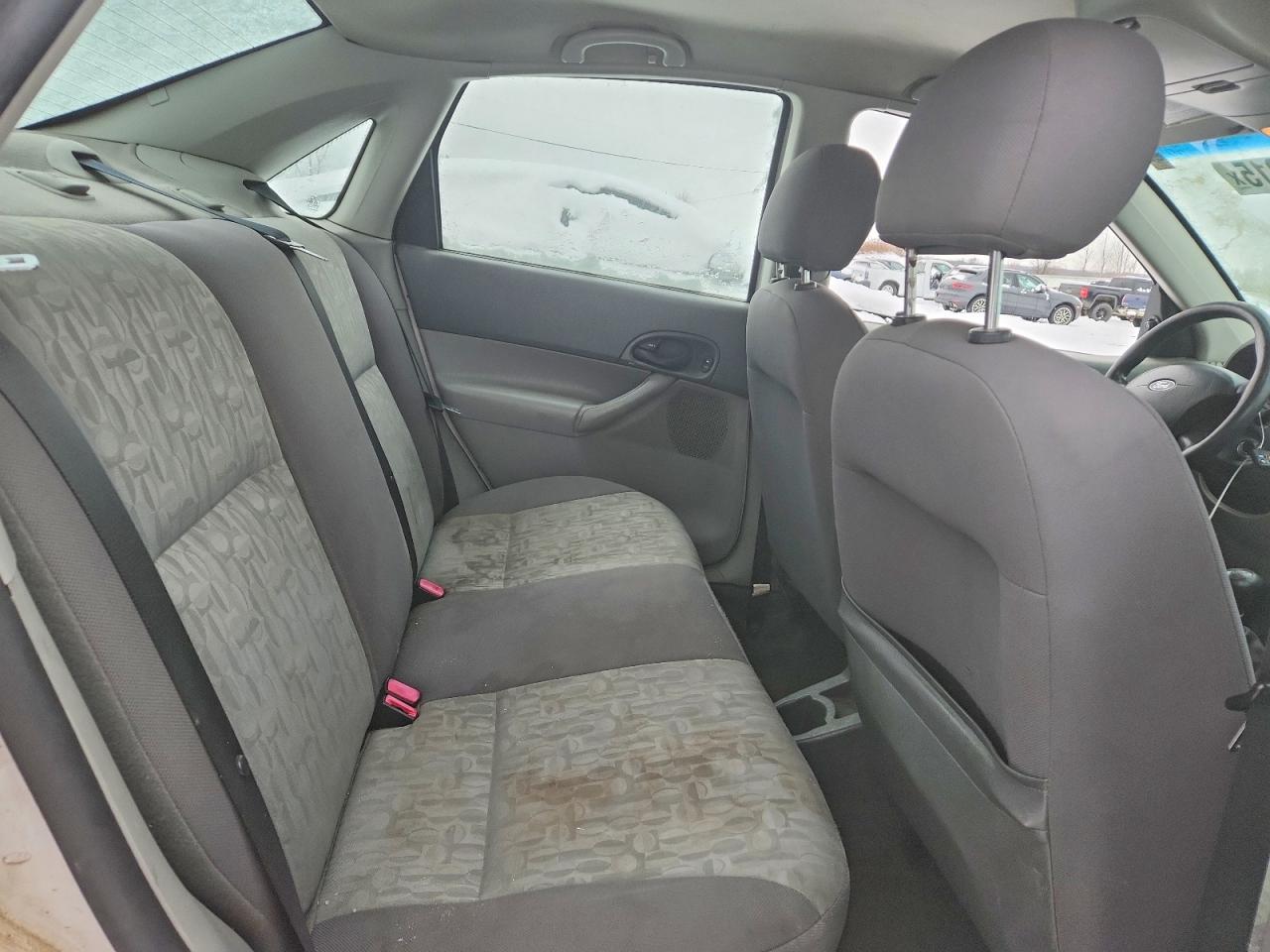 2005 FORD FOCUS ZX4 photo 10
