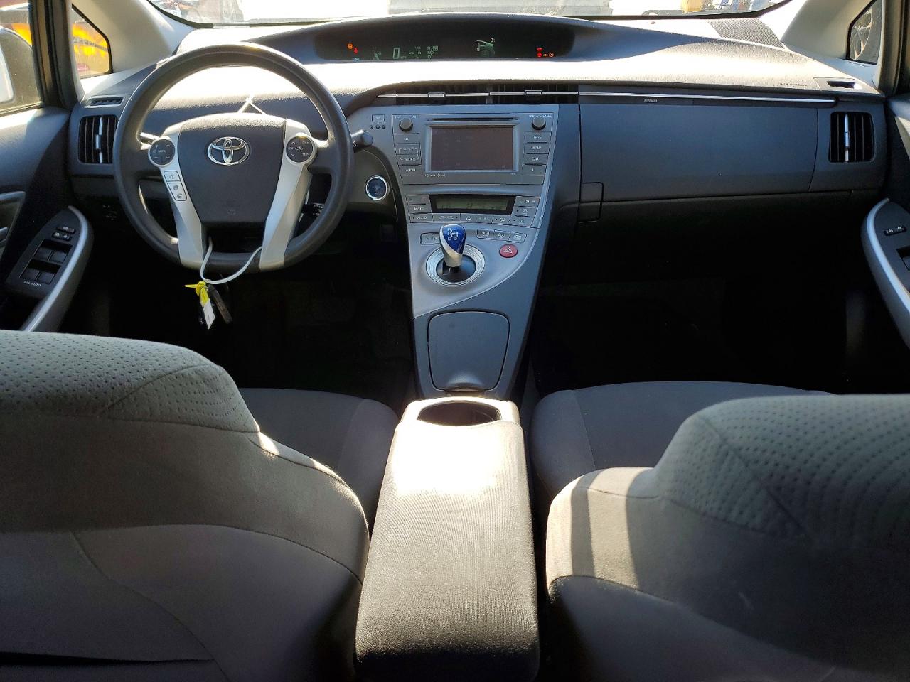 2013 TOYOTA PRIUS photo 8