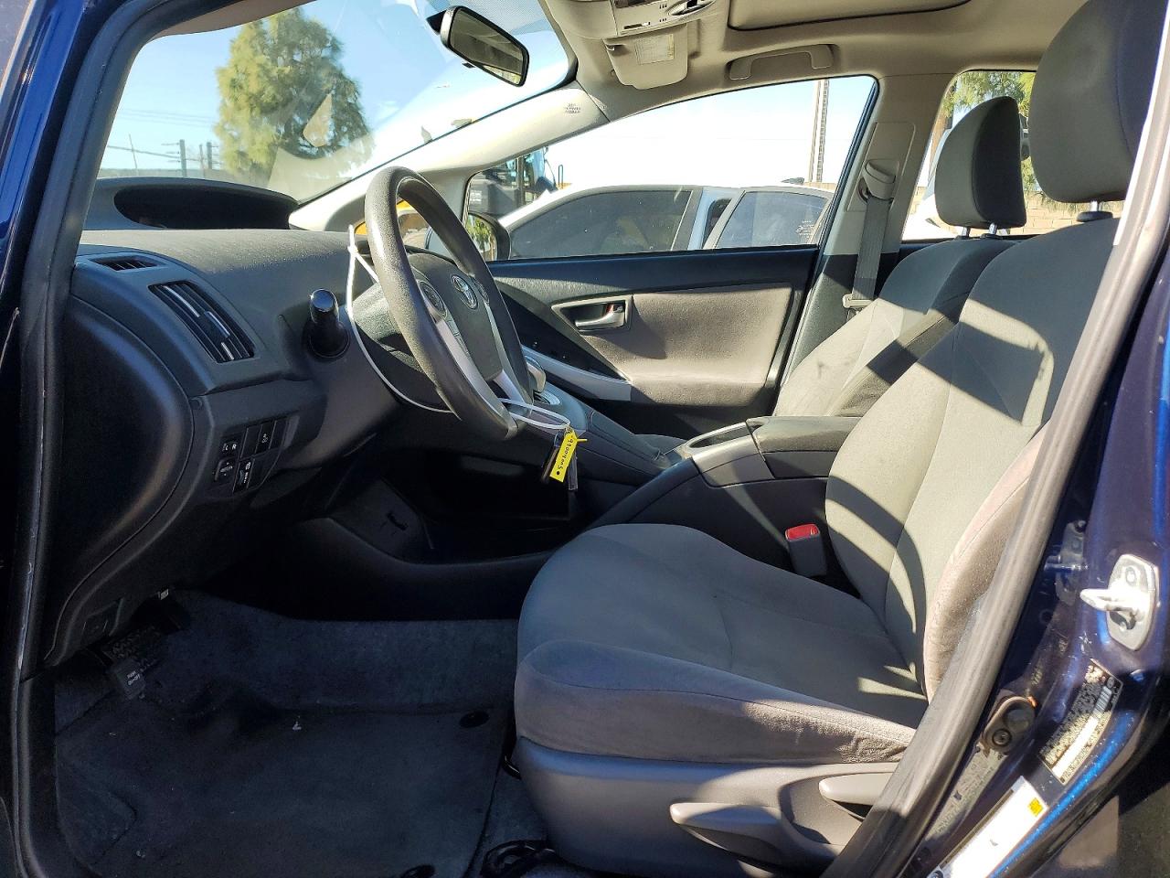 2013 TOYOTA PRIUS photo 7