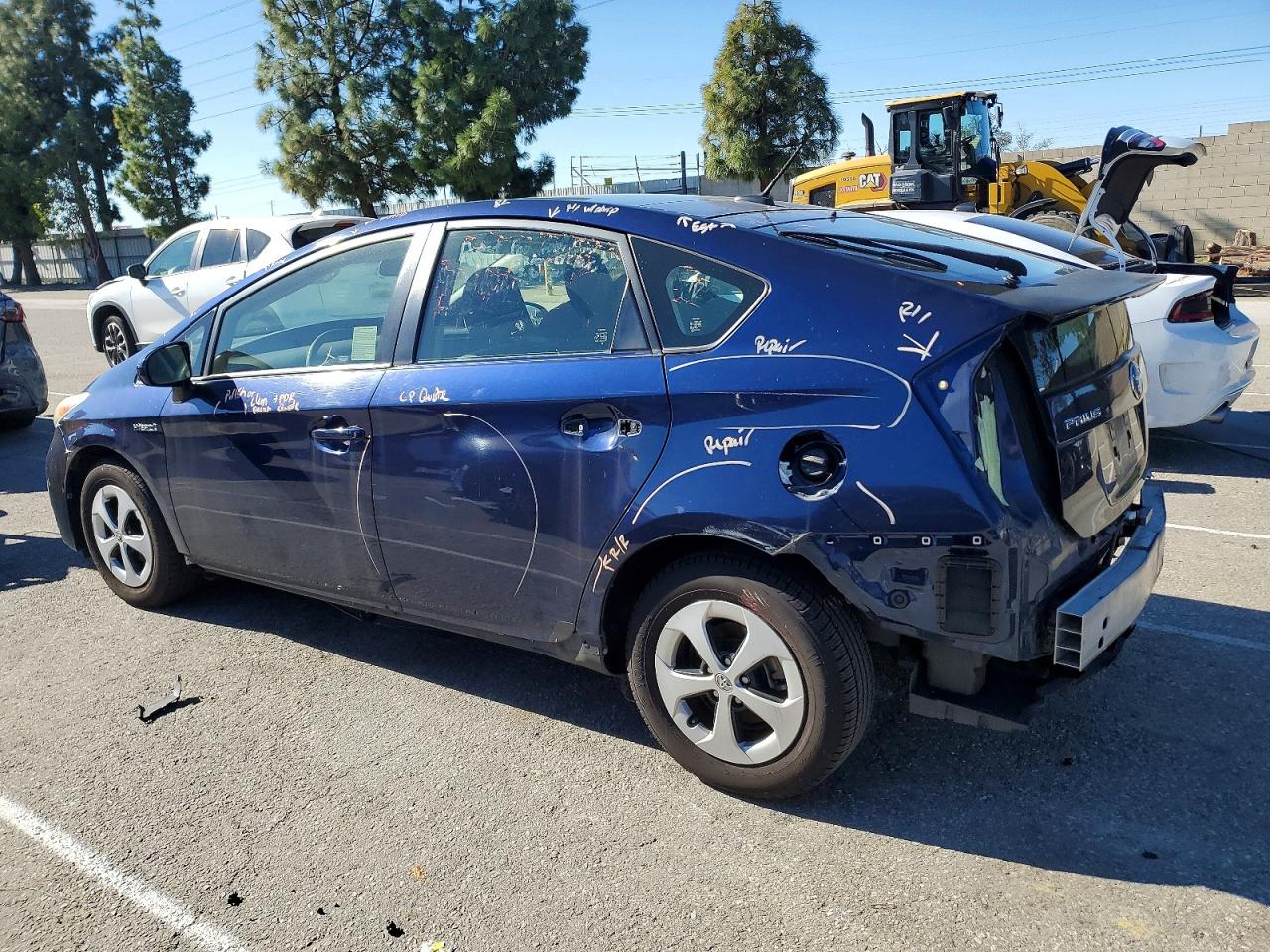 2013 TOYOTA PRIUS photo 2