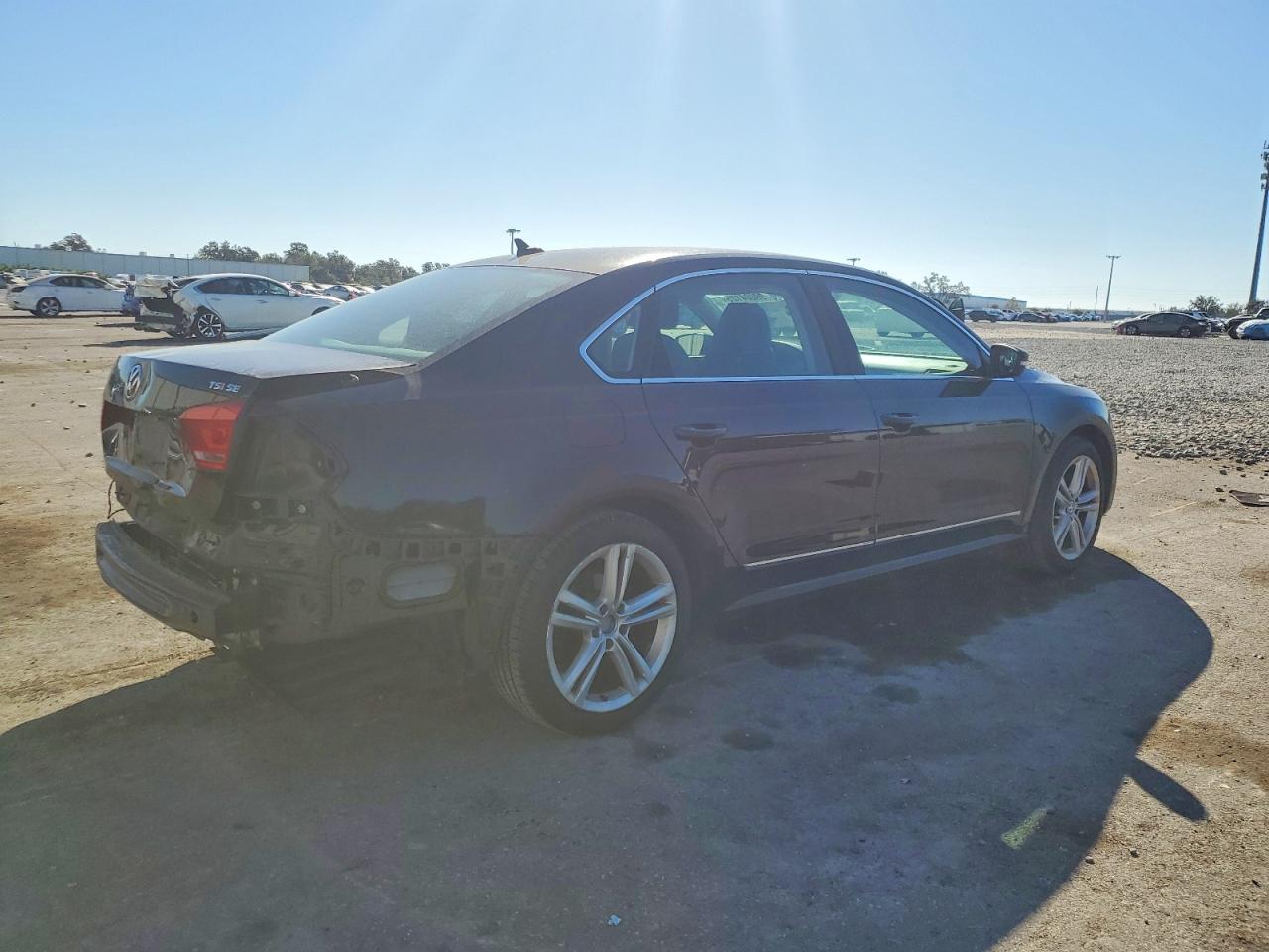 2015 VOLKSWAGEN PASSAT SE photo 3