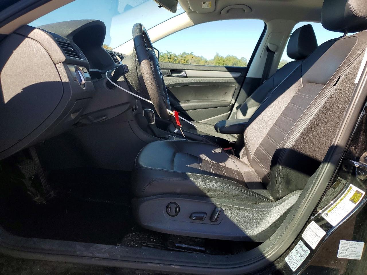 2015 VOLKSWAGEN PASSAT SE photo 7