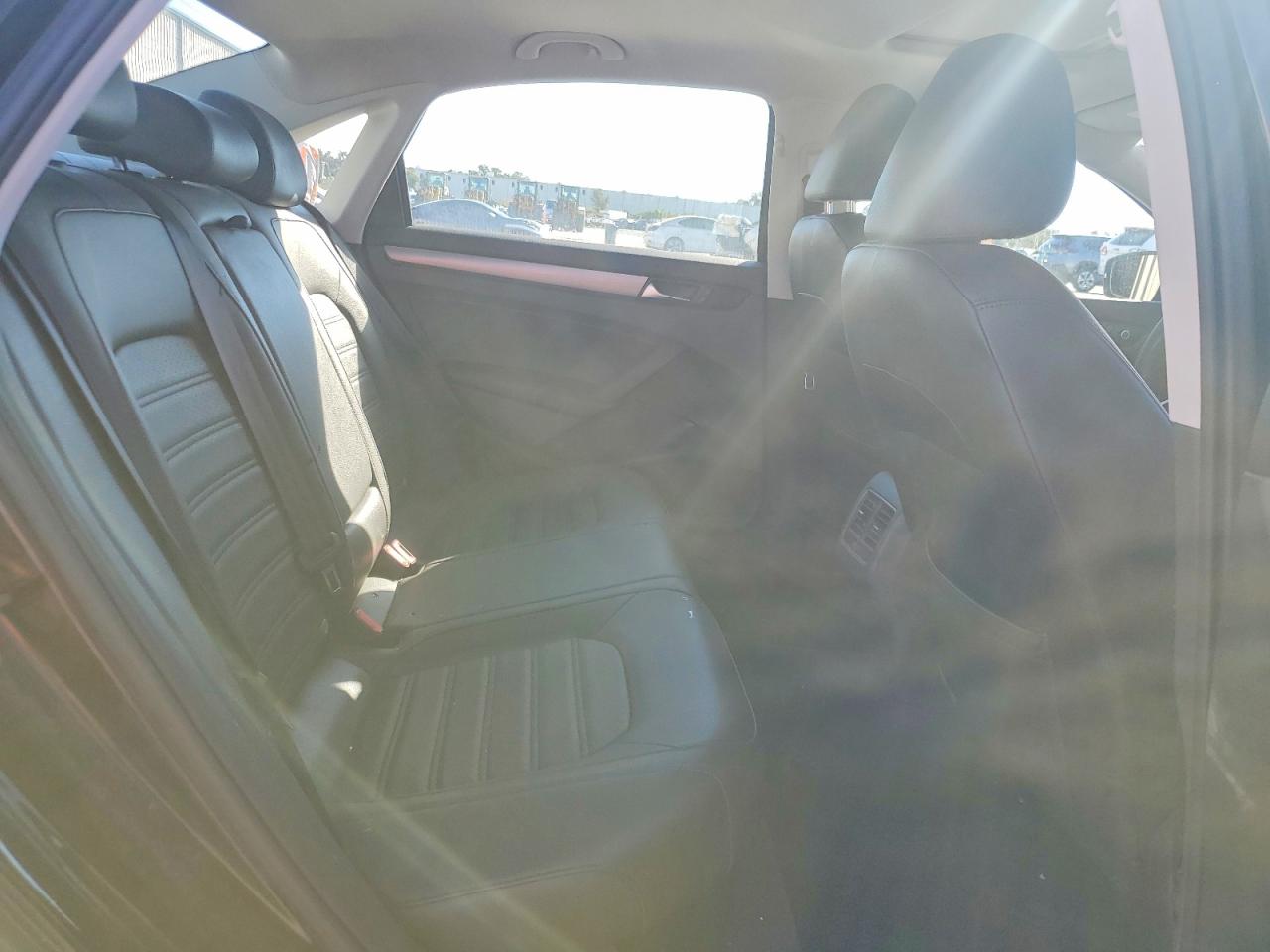 2015 VOLKSWAGEN PASSAT SE photo 10