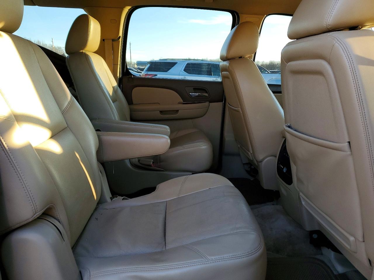 2011 CHEVROLET SUBURBAN C1500 LTZ photo 11