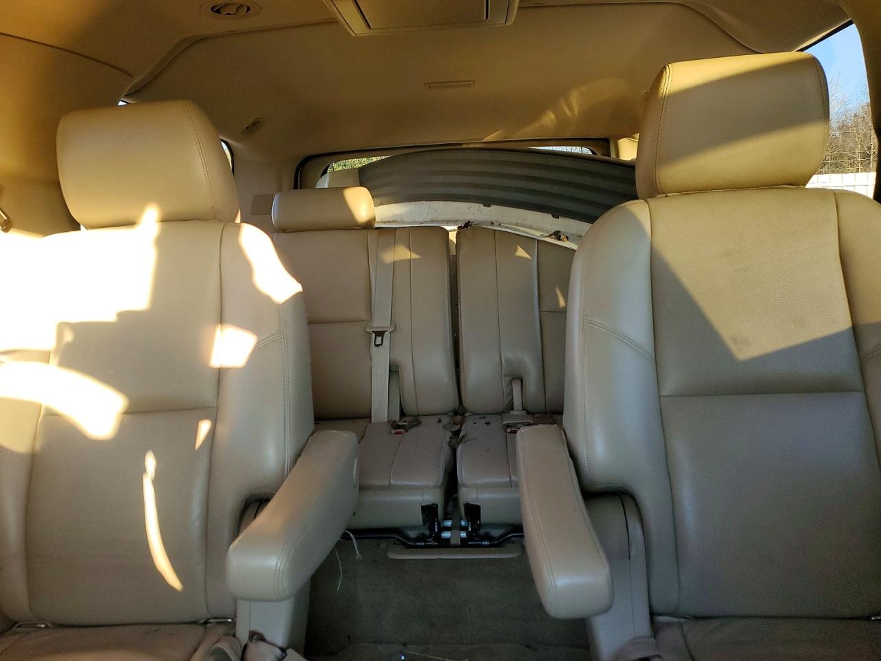 2011 CHEVROLET SUBURBAN C1500 LTZ photo 10