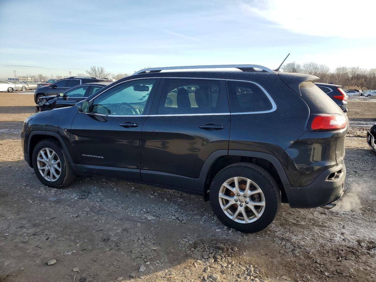 2015 JEEP CHEROKEE LATITUDE photo 2