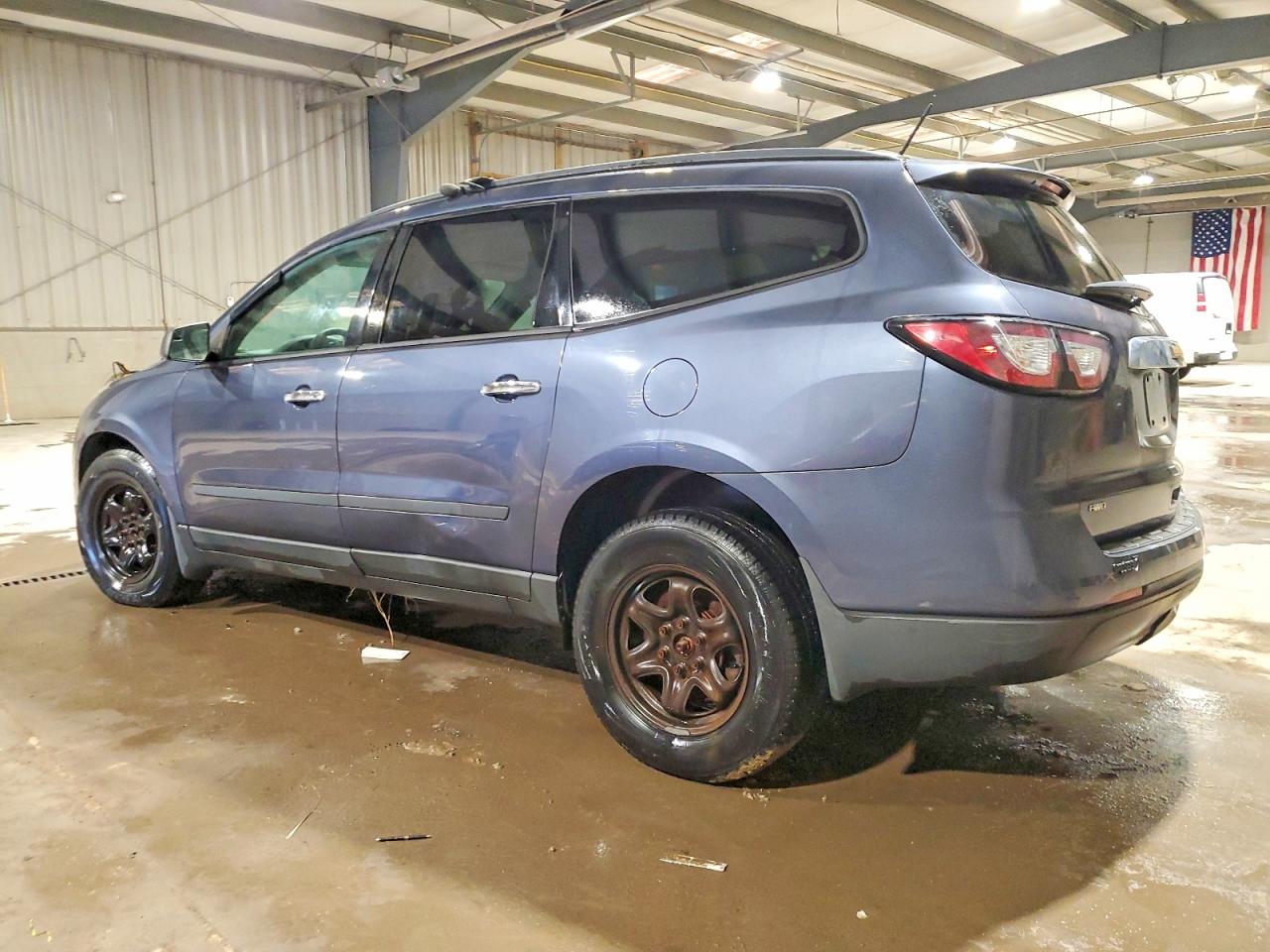 2014 CHEVROLET TRAVERSE LS photo 2