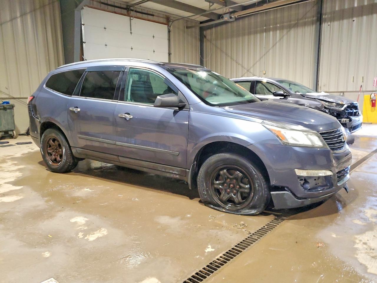 2014 CHEVROLET TRAVERSE LS photo 4