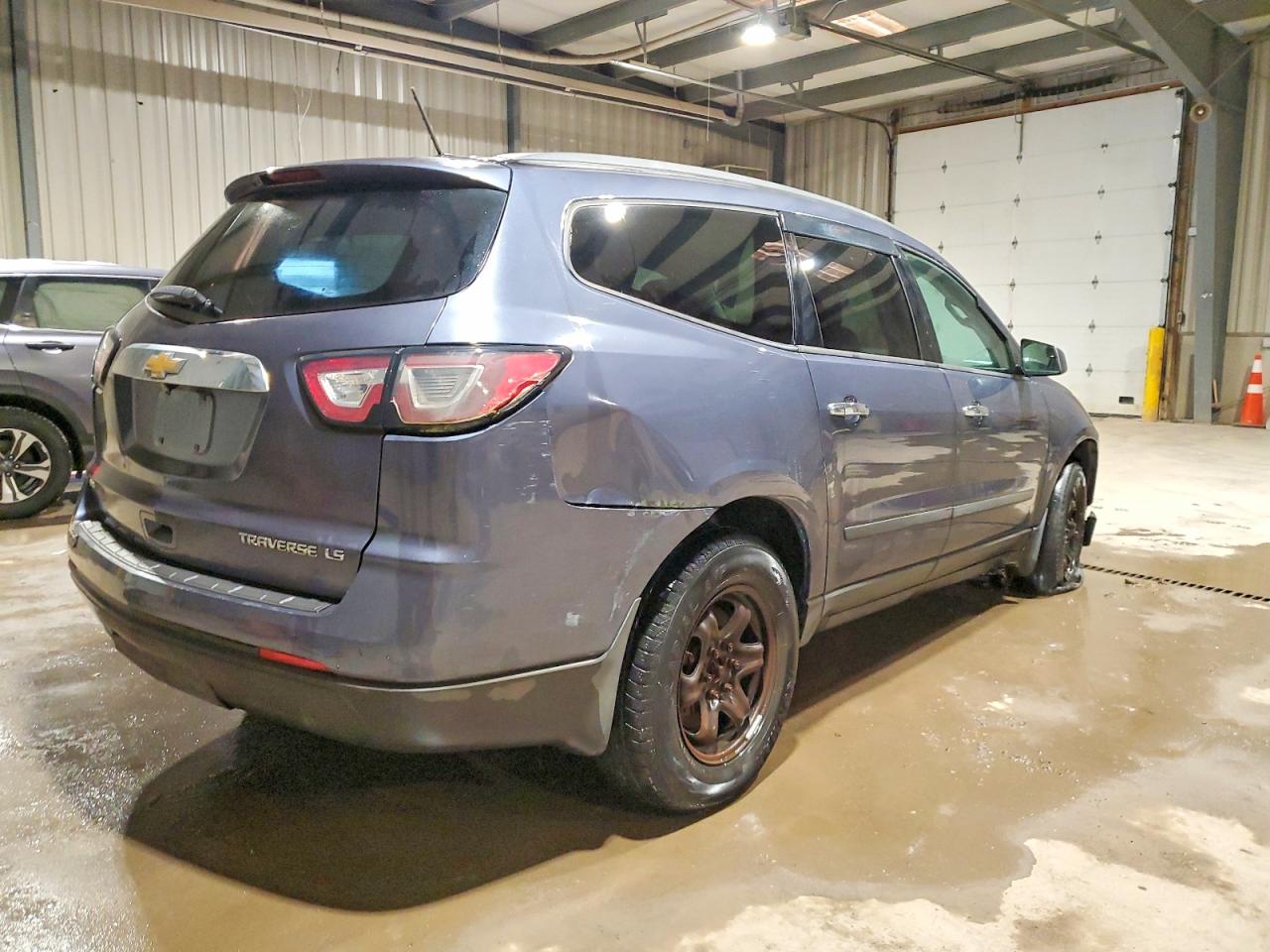2014 CHEVROLET TRAVERSE LS photo 3