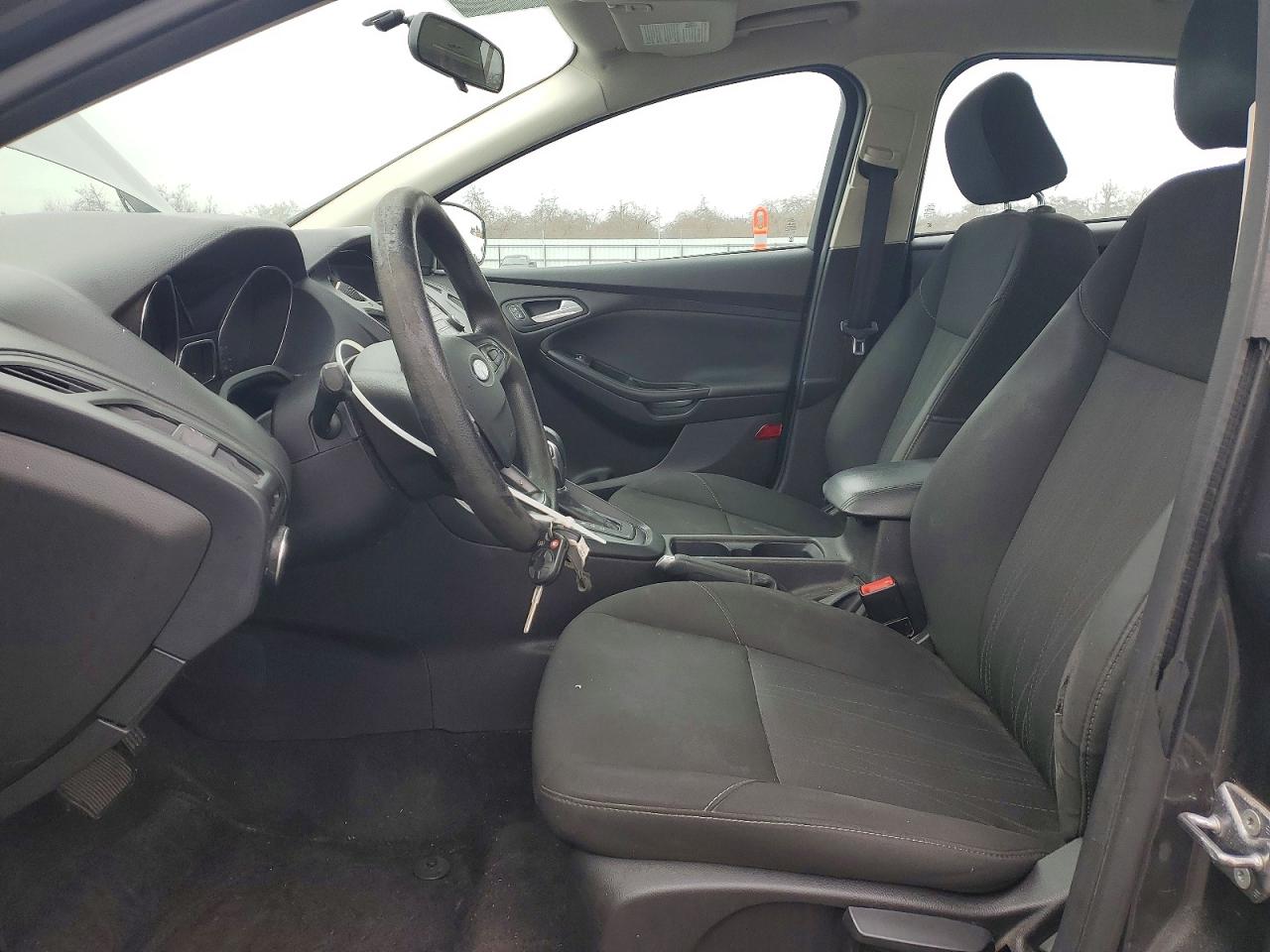 2017 FORD FOCUS SE photo 7