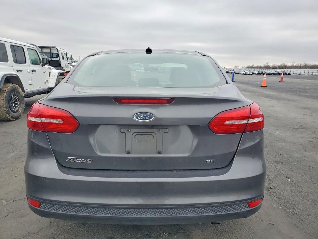 2017 FORD FOCUS SE photo 6