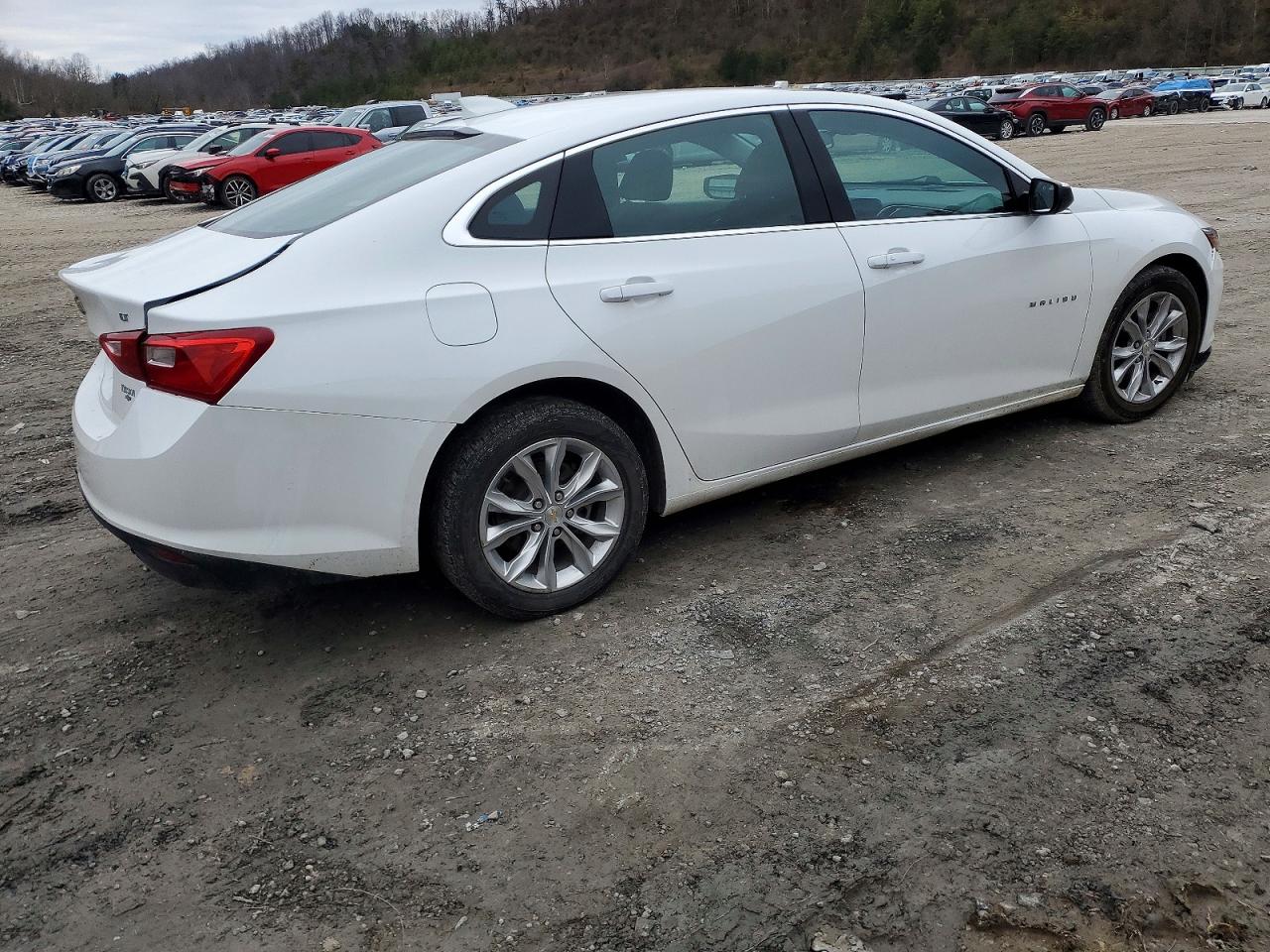 2023 CHEVROLET MALIBU LT photo 3