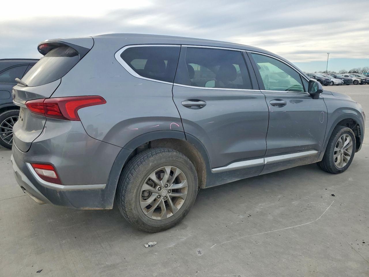 2019 HYUNDAI SANTA FE SE photo 3