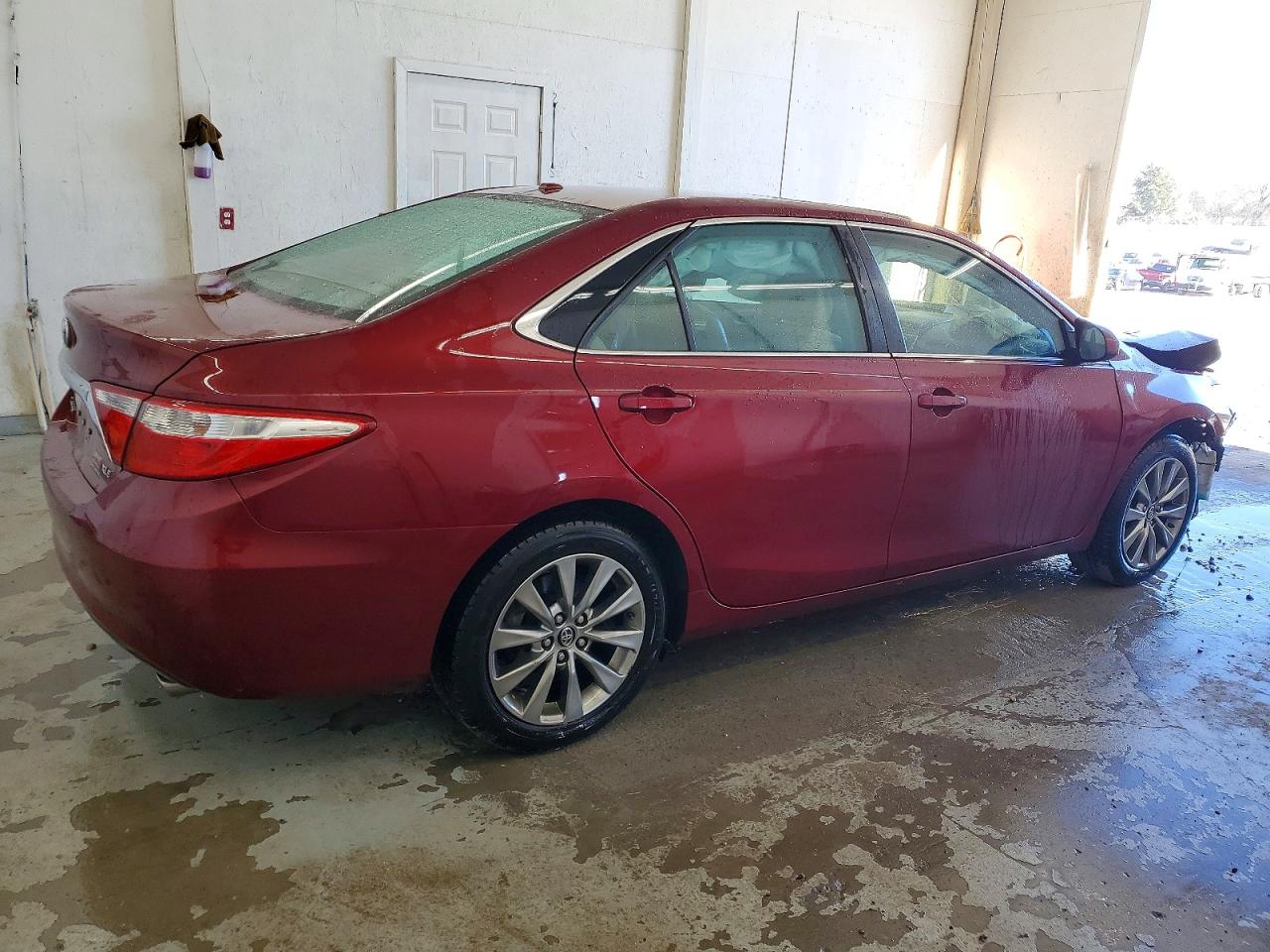 2017 TOYOTA CAMRY XSE photo 3