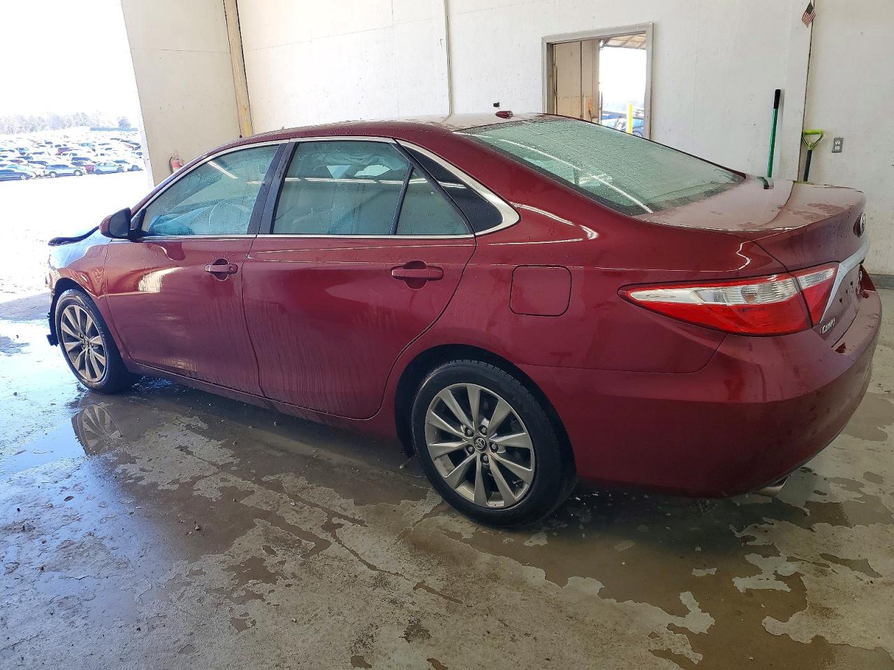 2017 TOYOTA CAMRY XSE photo 2