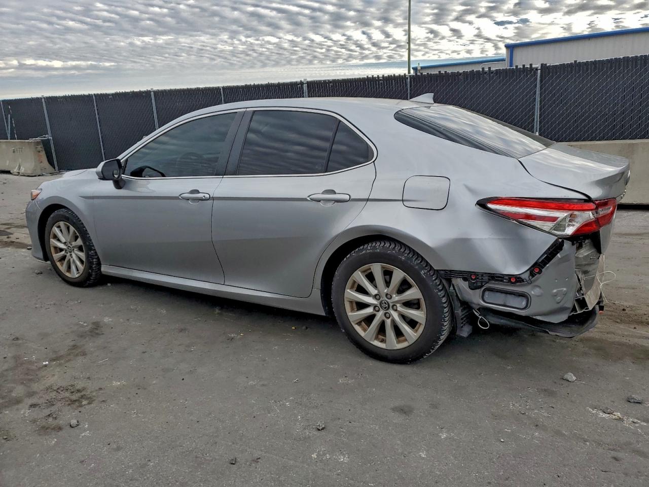 2019 TOYOTA CAMRY L photo 2