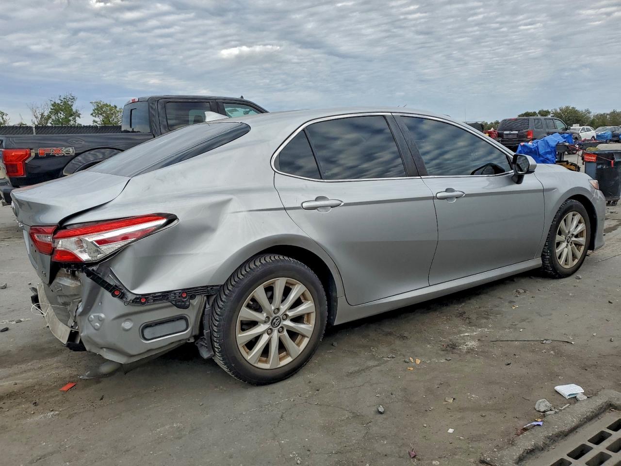 2019 TOYOTA CAMRY L photo 3