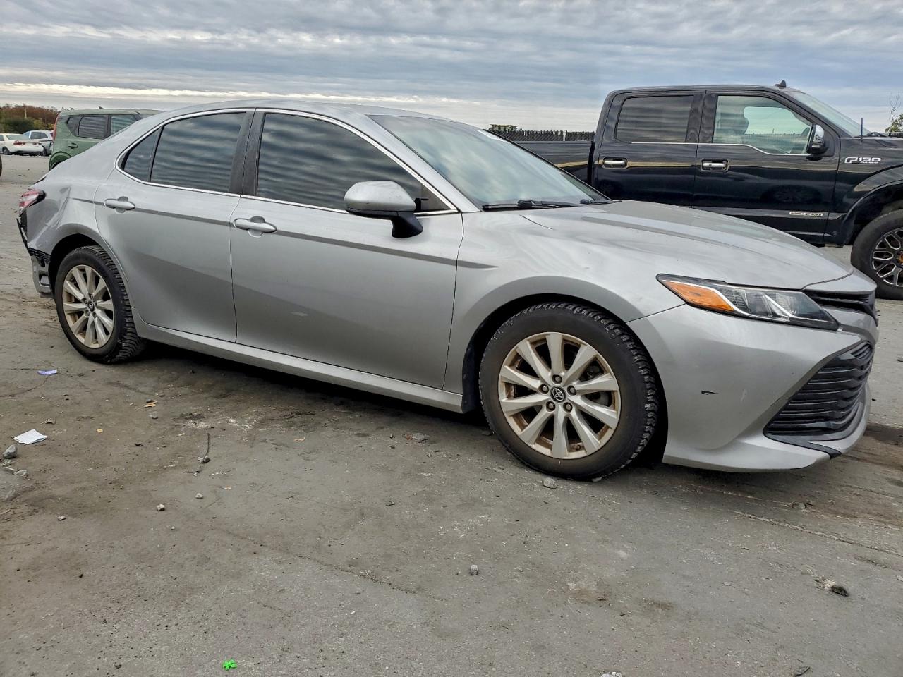 2019 TOYOTA CAMRY L photo 4