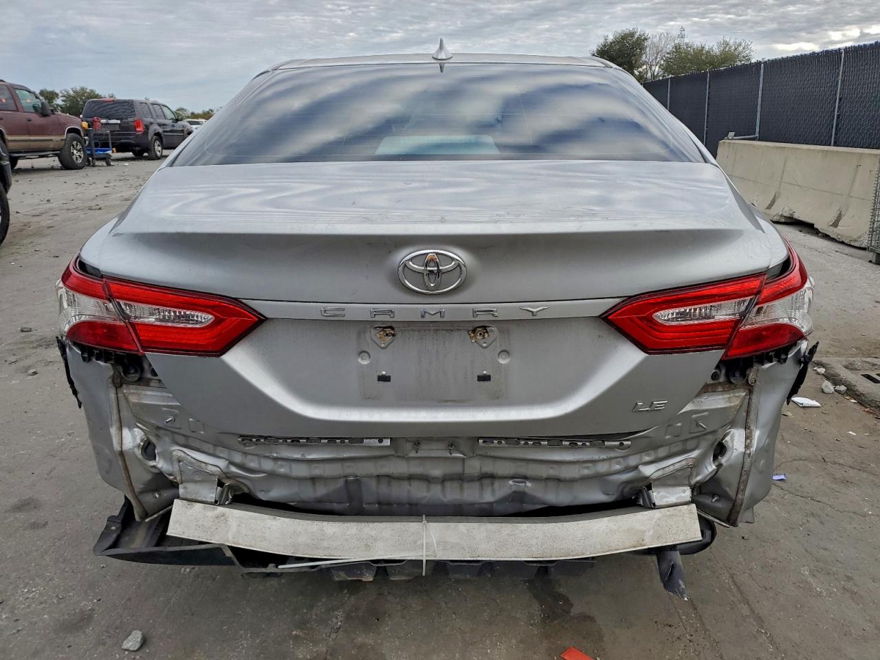 2019 TOYOTA CAMRY L photo 6