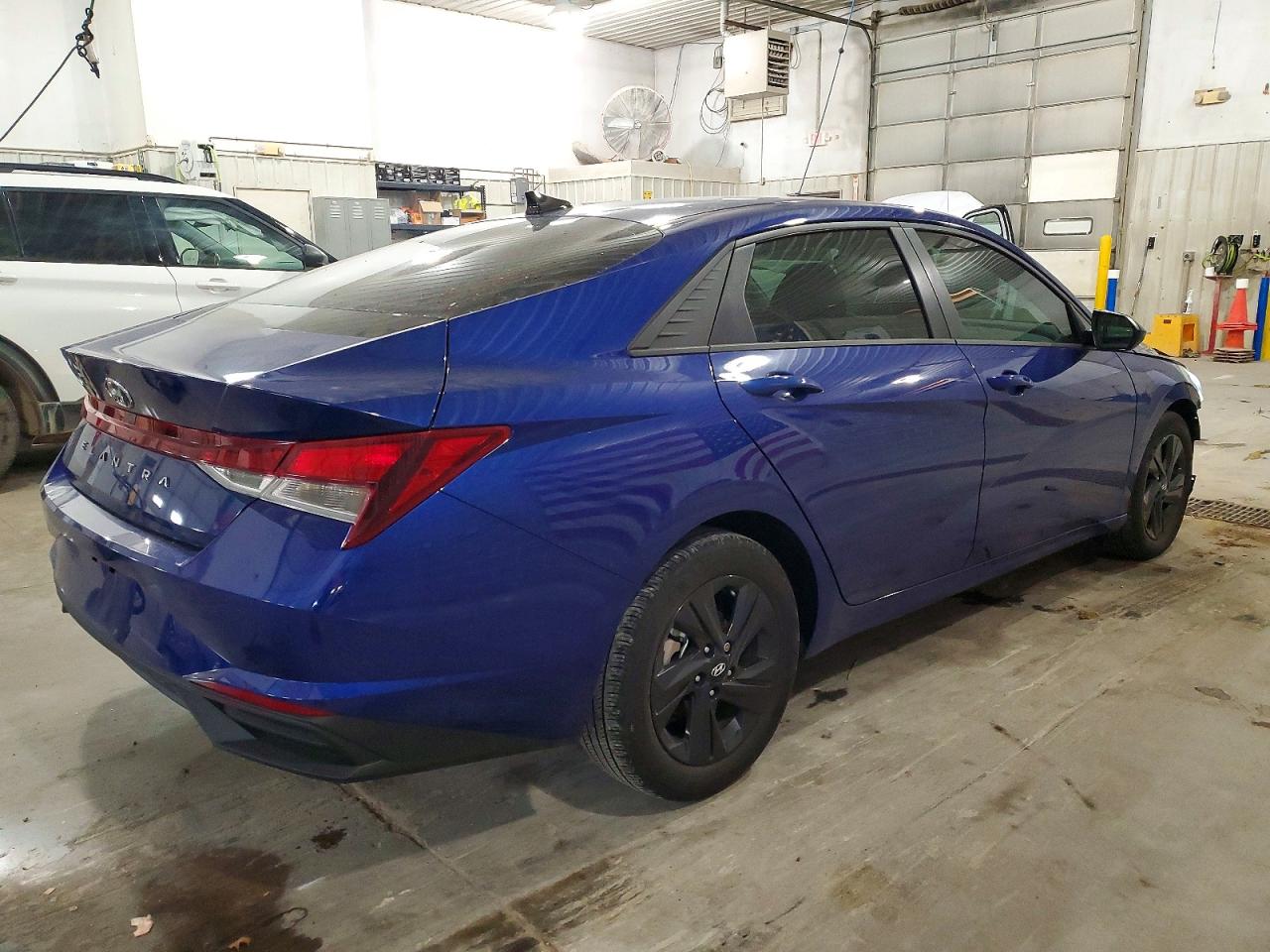2023 HYUNDAI ELANTRA SEL photo 3