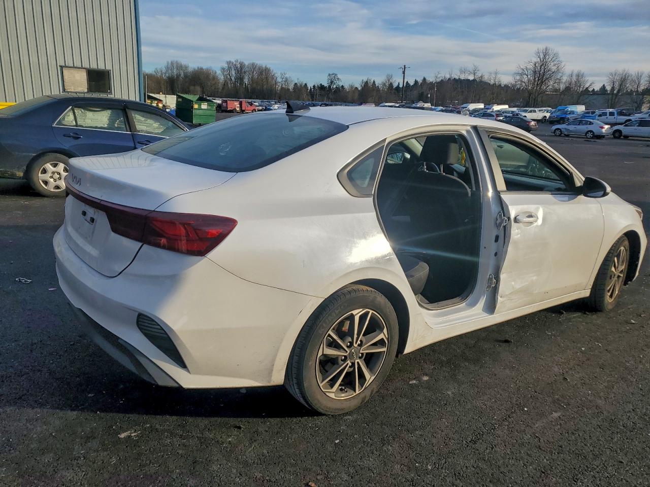 2024 KIA FORTE LX photo 3