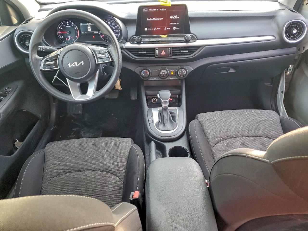 2024 KIA FORTE LX photo 8