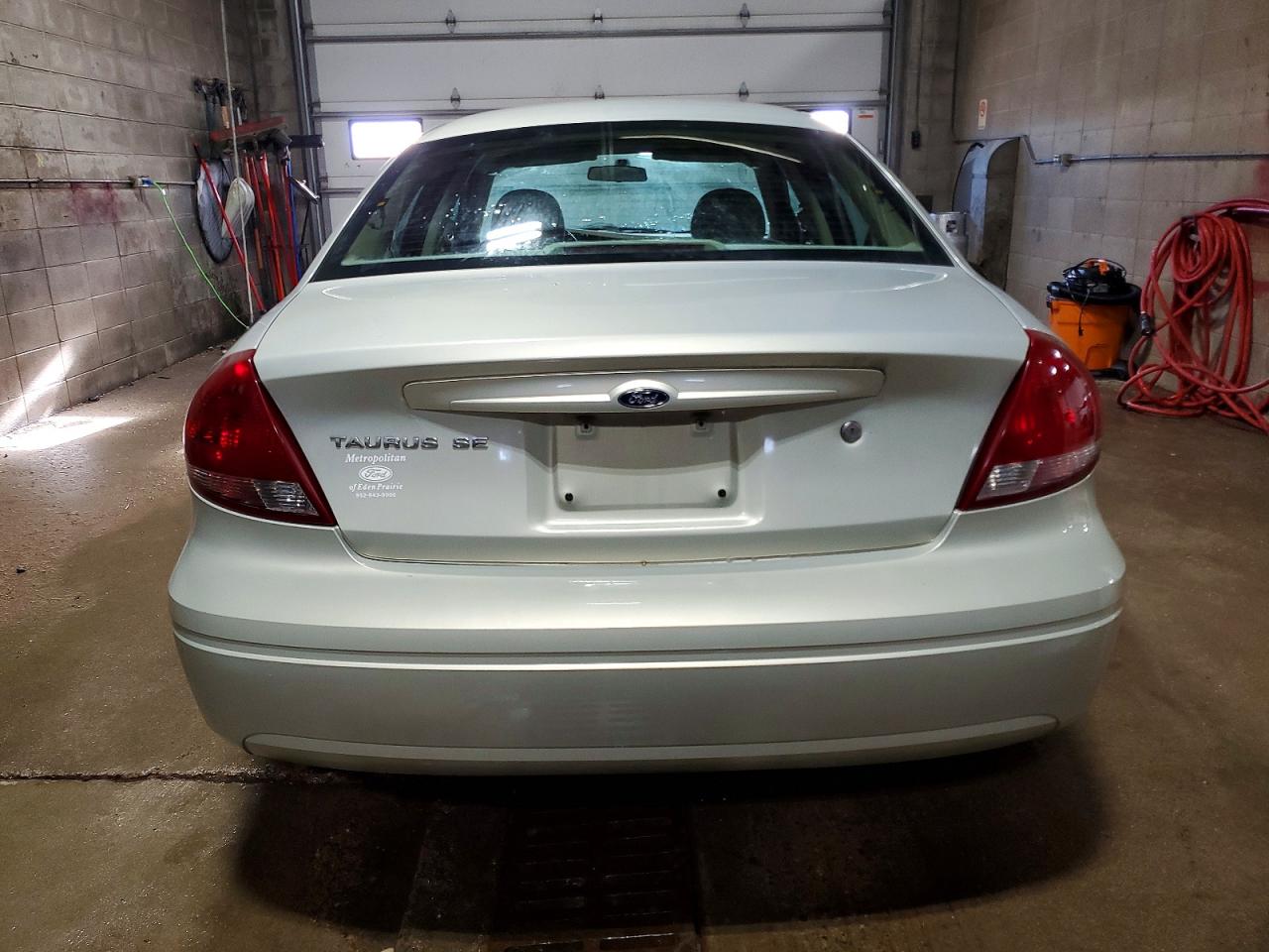 2004 FORD TAURUS SE photo 6