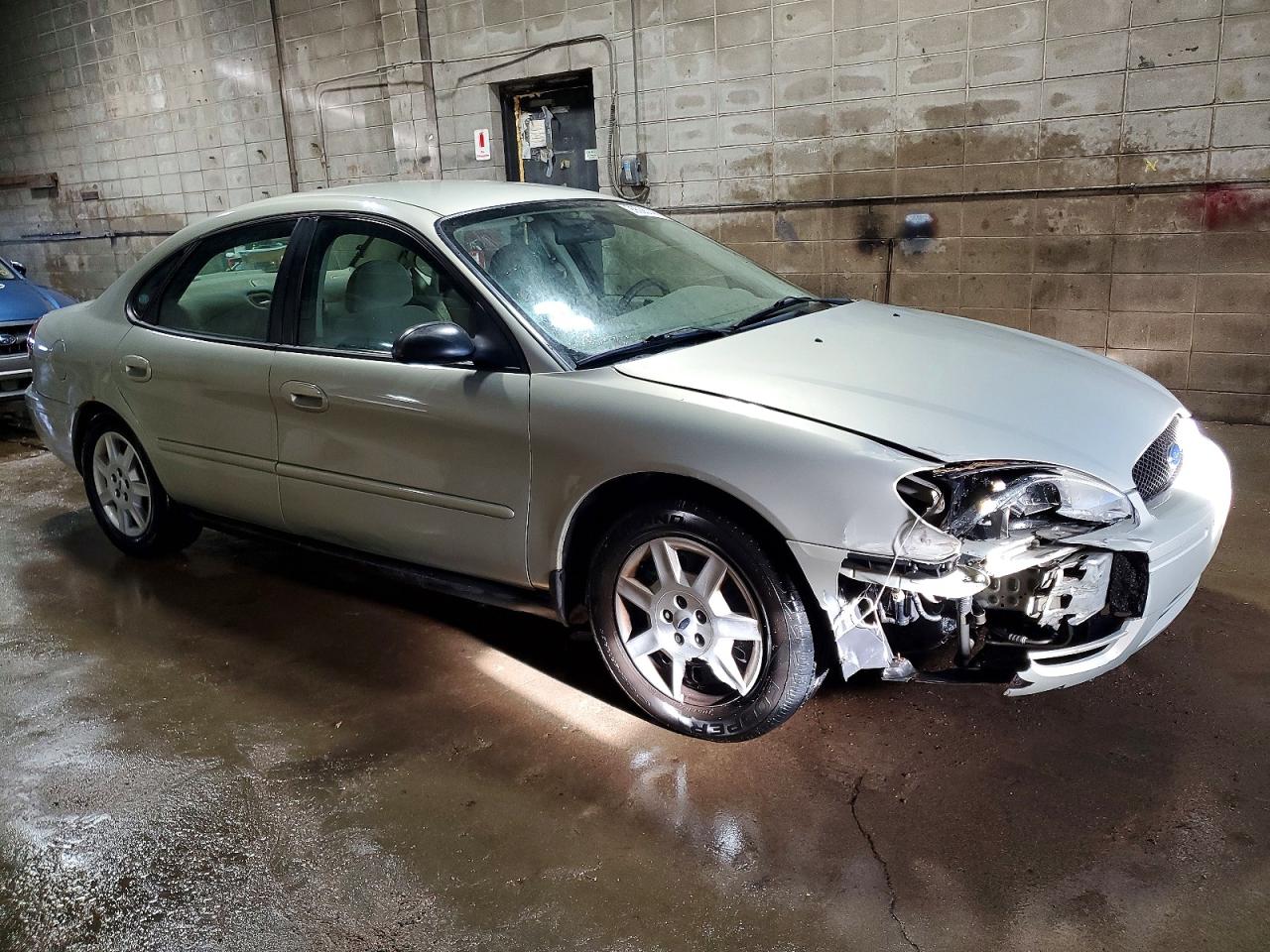 2004 FORD TAURUS SE photo 4
