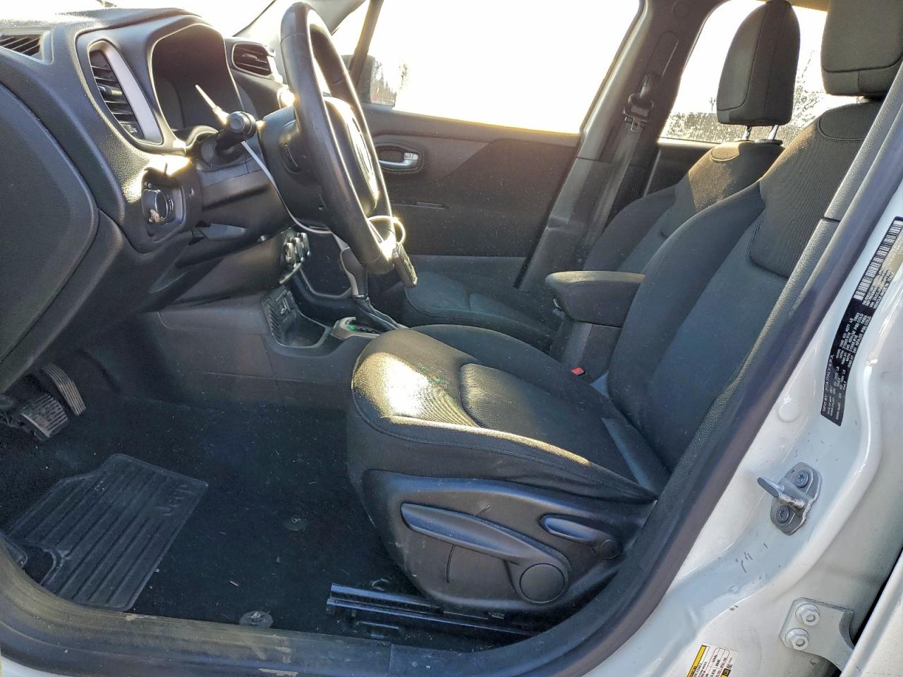 2017 JEEP RENEGADE SPORT photo 7