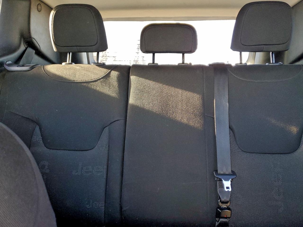 2017 JEEP RENEGADE SPORT photo 10