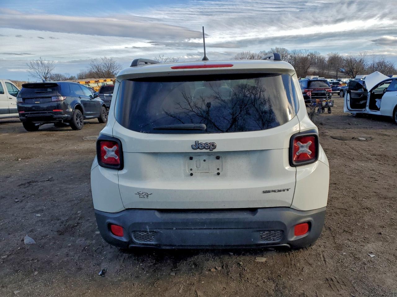 2017 JEEP RENEGADE SPORT photo 6