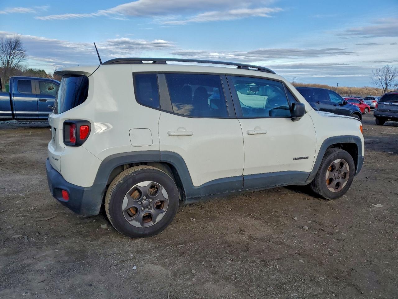 2017 JEEP RENEGADE SPORT photo 3
