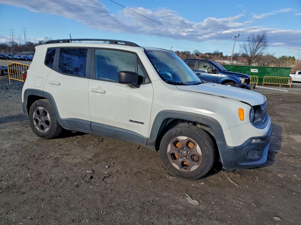2017 JEEP RENEGADE SPORT photo 4