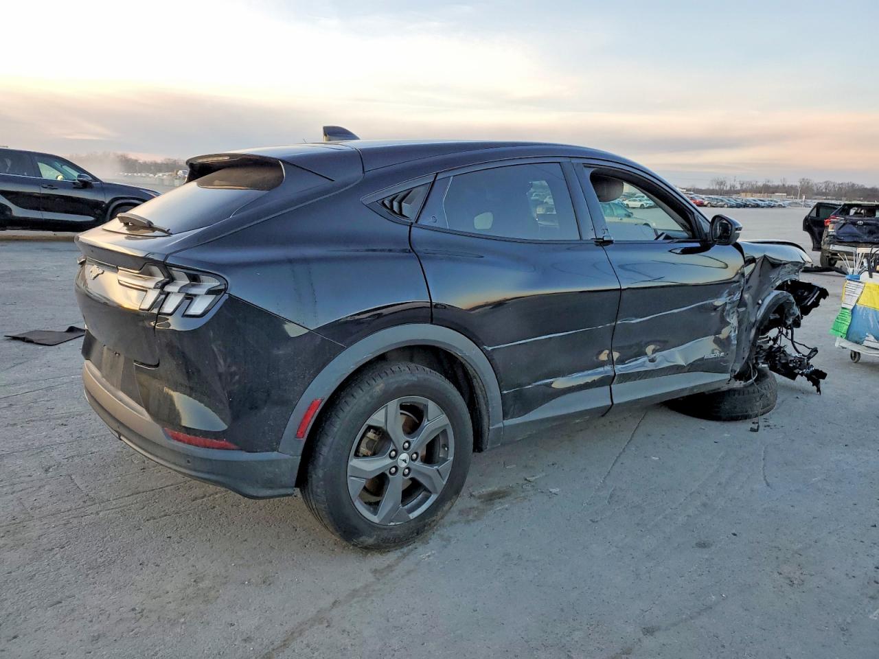 2021 FORD MUSTANG MACH-E SELECT photo 3