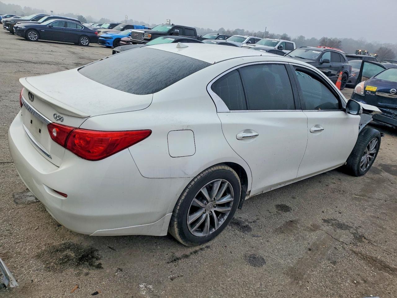 2015 INFINITI Q50 BASE photo 3
