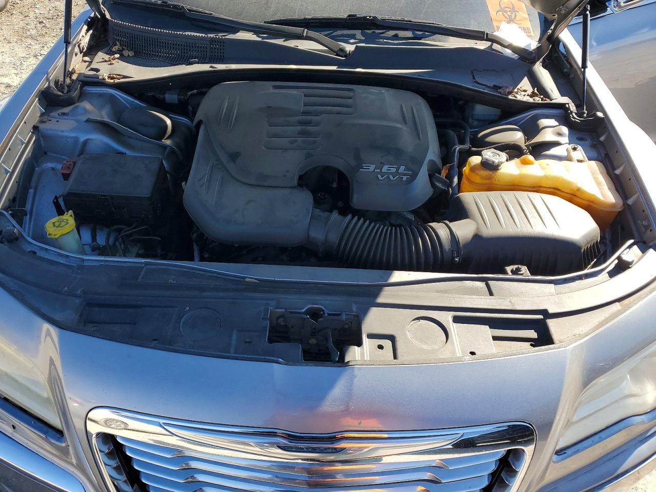 2014 CHRYSLER 300 photo 11