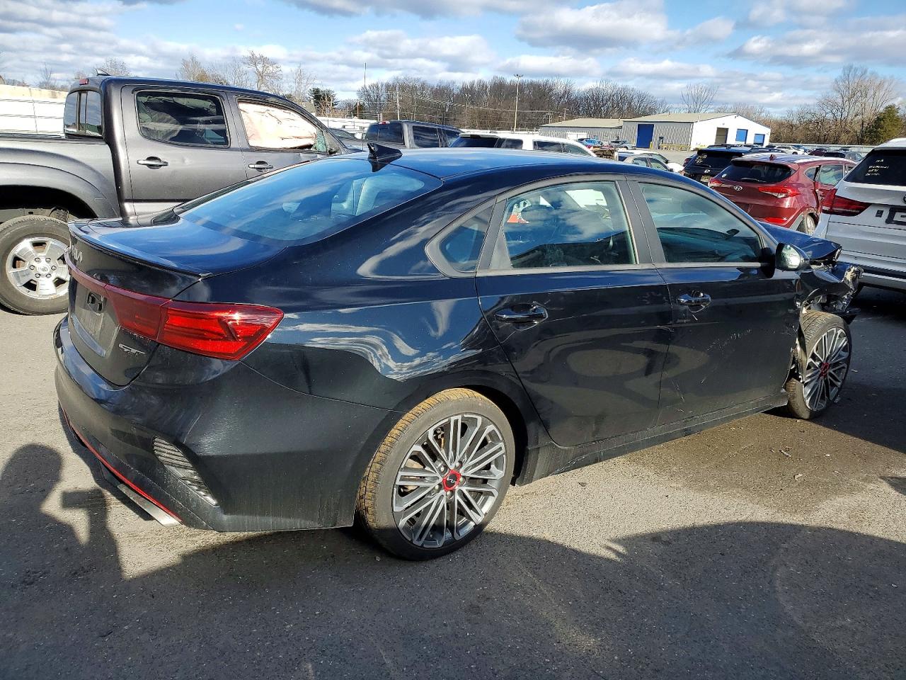 2024 KIA FORTE GT photo 3