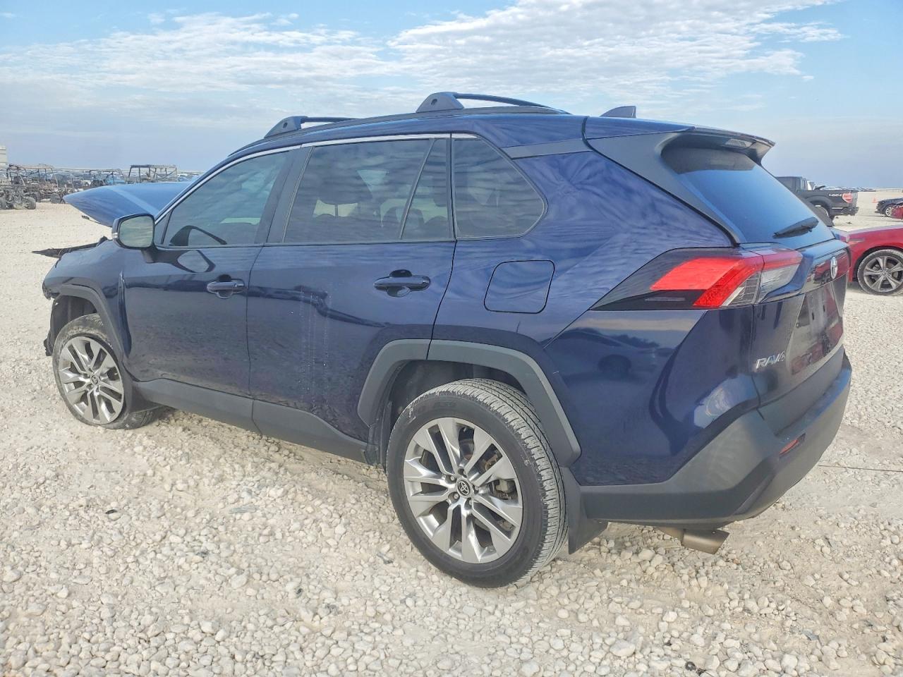 2021 TOYOTA RAV4 XLE PREMIUM photo 2