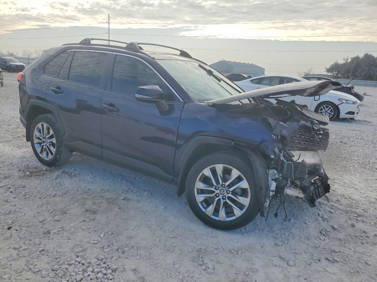 2021 TOYOTA RAV4 XLE PREMIUM photo 4