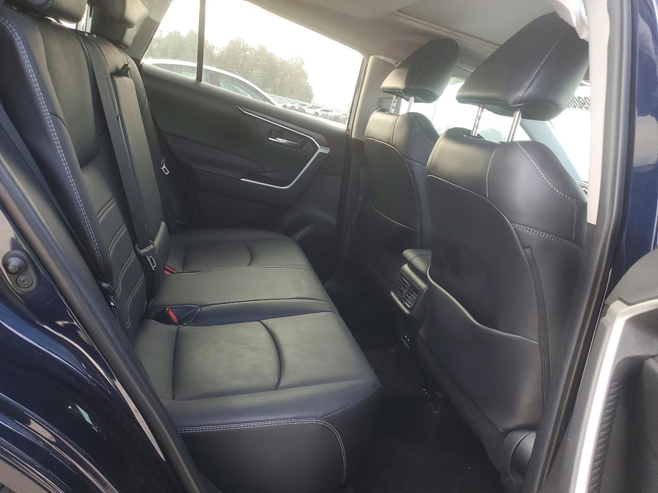 2021 TOYOTA RAV4 XLE PREMIUM photo 11