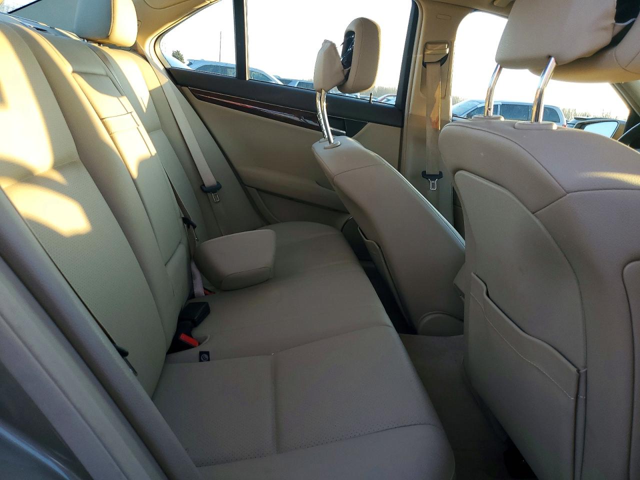 2010 MERCEDES-BENZ C 300 photo 10