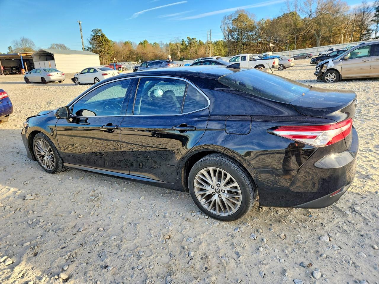 2018 TOYOTA CAMRY XSE photo 2