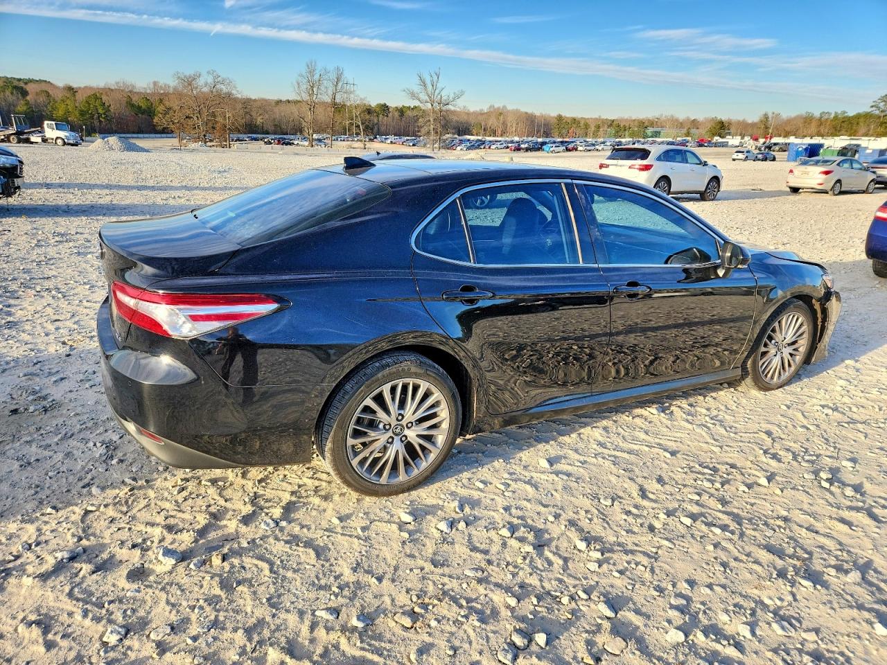 2018 TOYOTA CAMRY XSE photo 3