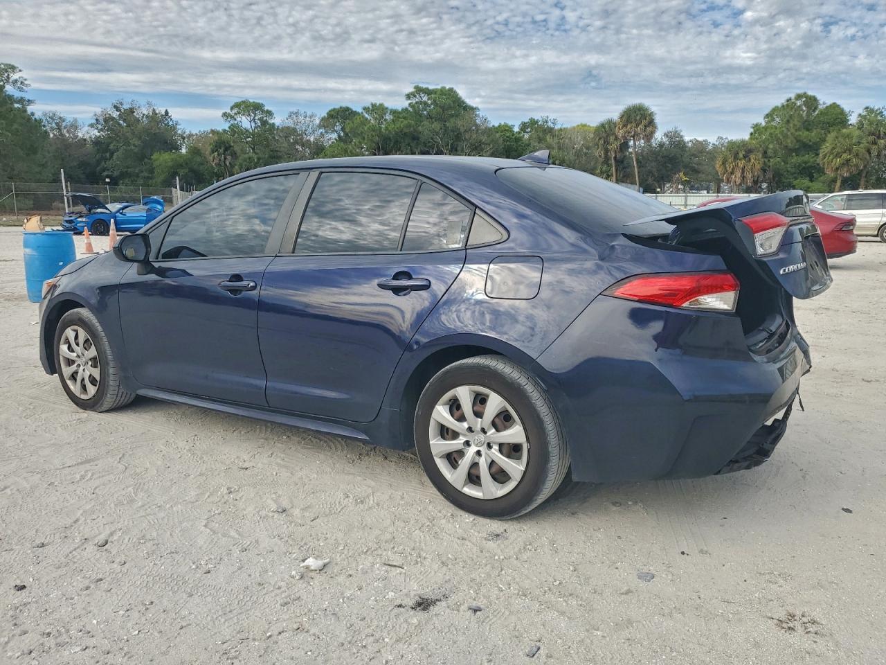 2020 TOYOTA COROLLA LE photo 2