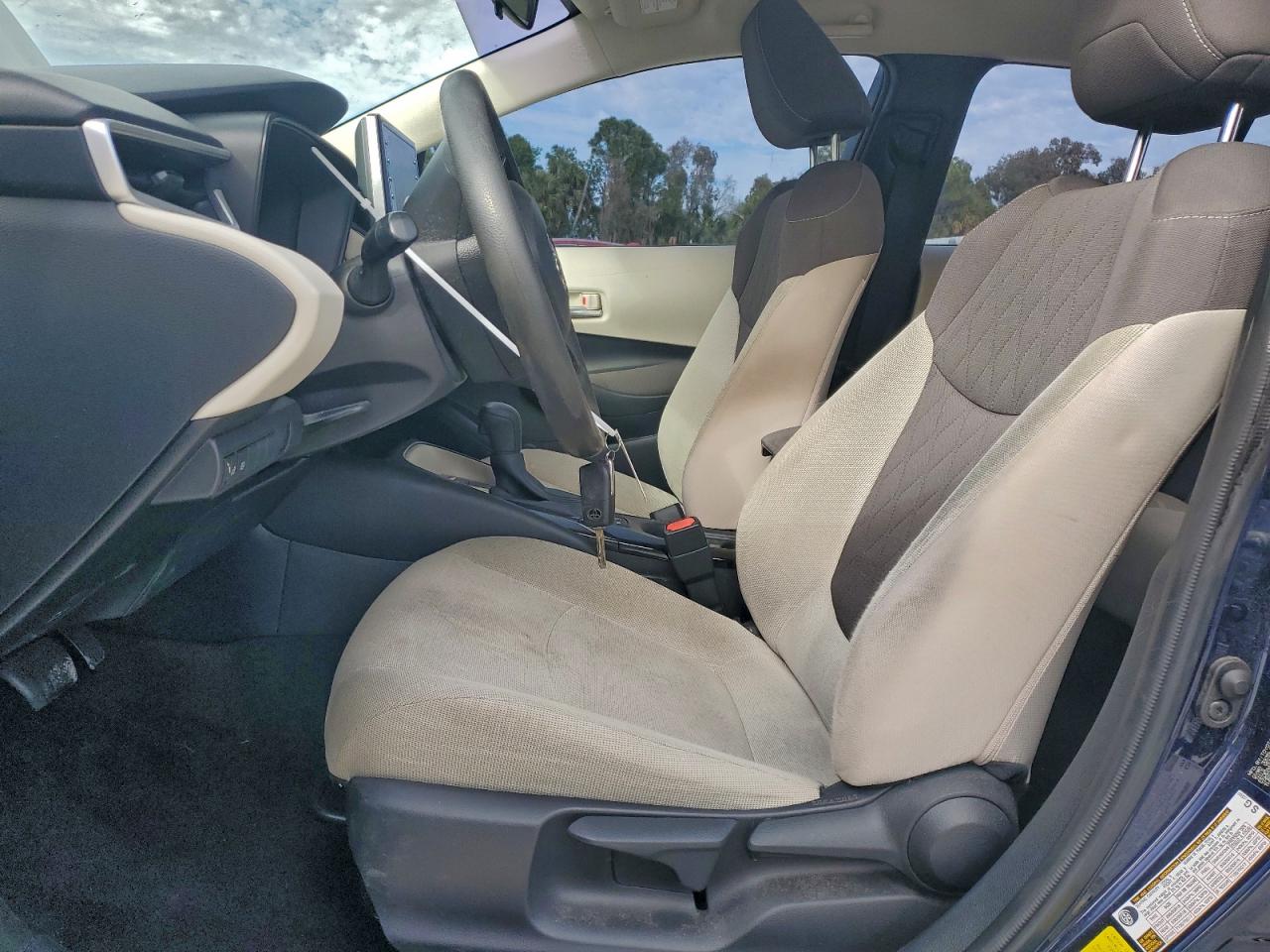 2020 TOYOTA COROLLA LE photo 7