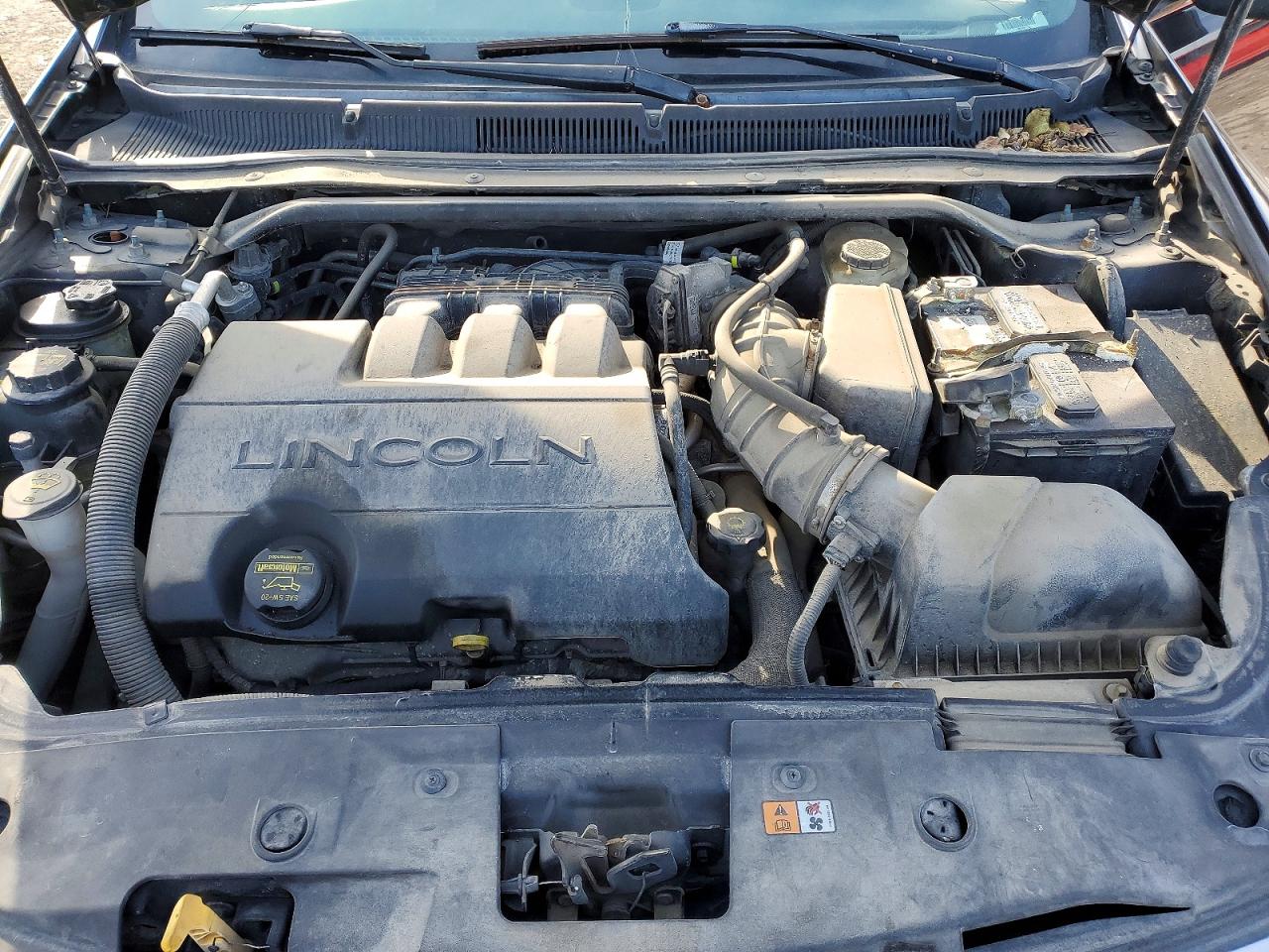 2010 LINCOLN MKS photo 11